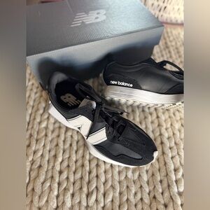 New Balance 327 Sneakers Black and White Size 10